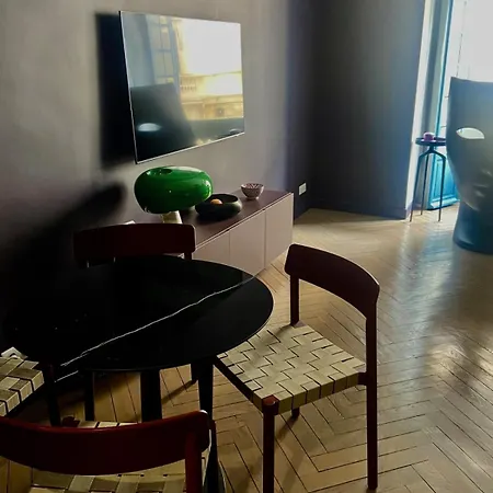 Apartment Close To The - 3 Min Walk *