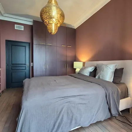 Apartment Close To The - 3 Min Walk *