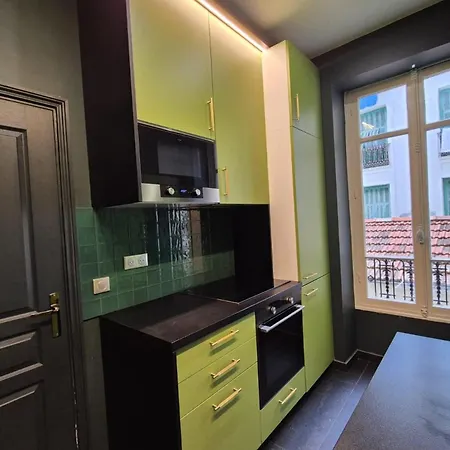 Close To The - 3 Min Walk Apartment